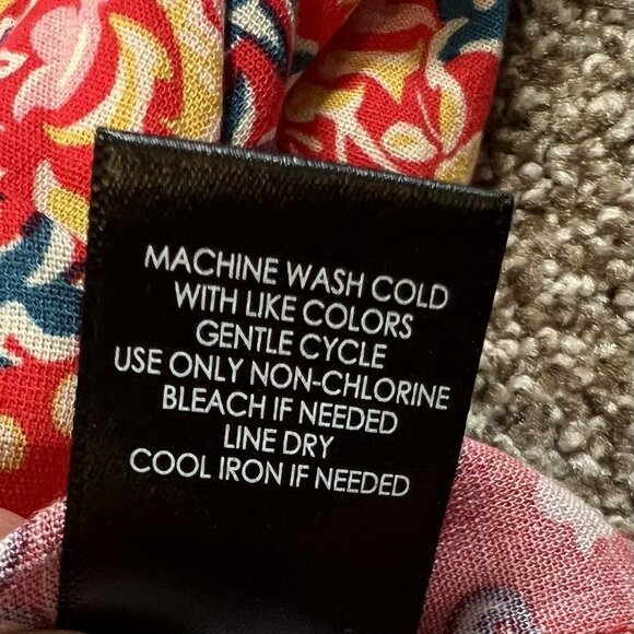 Torrid 0 Women’s Top Red Paisley Size Large Tie Front Bell Sleeve V-Neck NWT - Picture 13 of 13